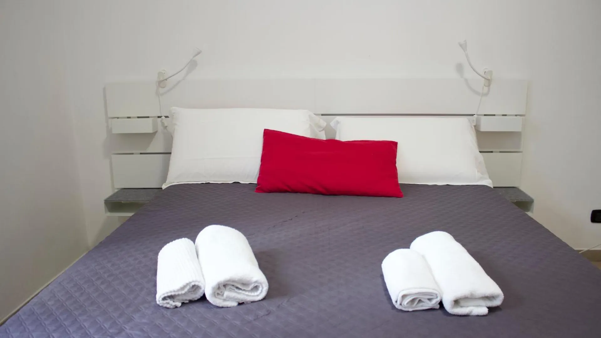 Apartment H2Ome Lagaccio 4 Rooms, 2 Bathrooms, Ac, Near Principe Station Genoa
