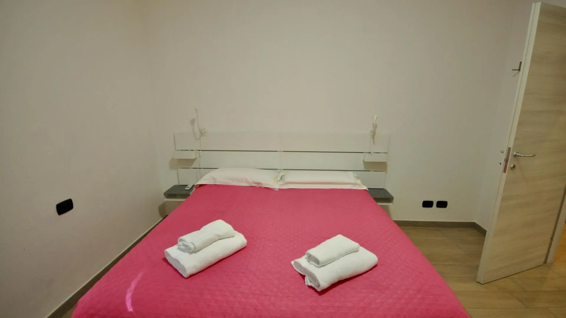 Apartment H2Ome Lagaccio 4 Rooms, 2 Bathrooms, Ac, Near Principe Station Genoa